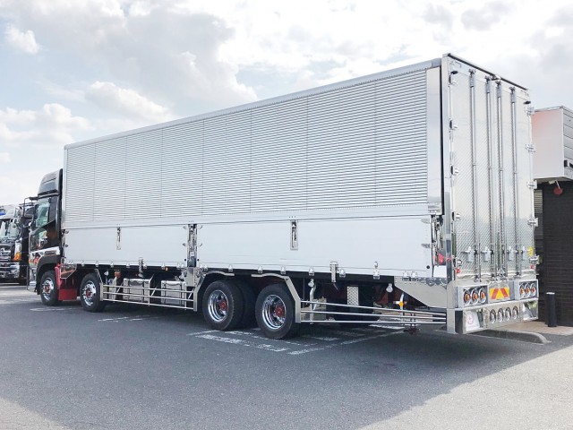 【412】UDトラックス　クオン　4軸低床　ウィング　エアローラー