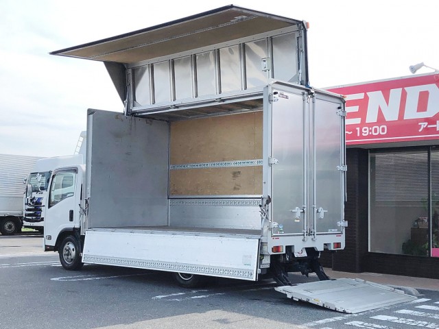 【326】いすゞ　エルフ　アルミウイング　格納ゲート付