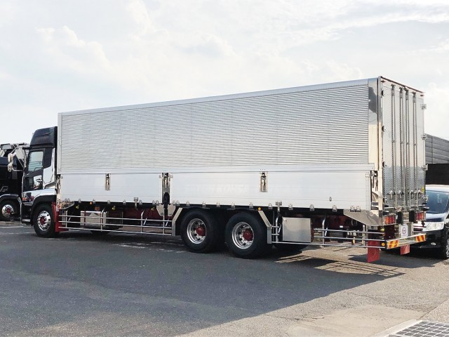 【469】UDトラックス　クオン　ウィング　10輪　ステンレス多数