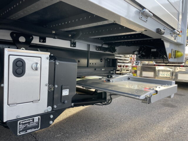 日野　17レンジャー　ウィング　6200ワイド　後輪エアサス　格納ゲート付　240馬力