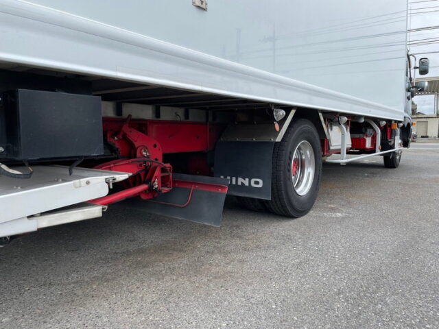 日野　17レンジャー　冷凍バン　格納パワーゲート　240馬力　キーストン　６MT