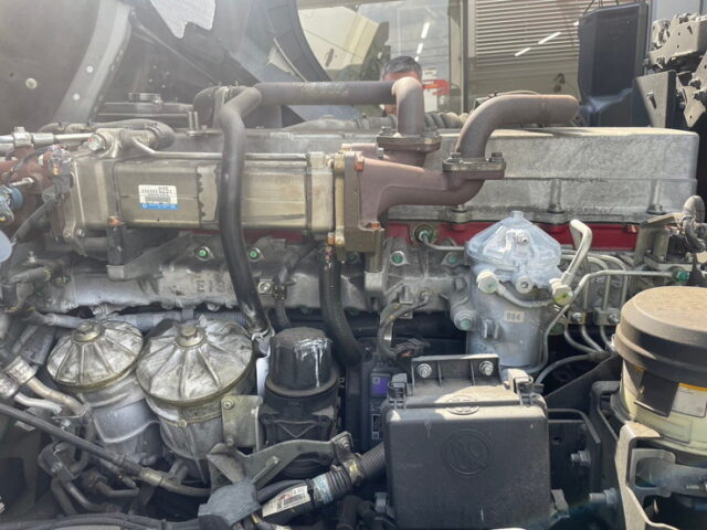 日野　プロフィア　ハイルーフ　ウィング　アルミホイール　ステンレスサイドバンパー　リア門口ステンレス　　