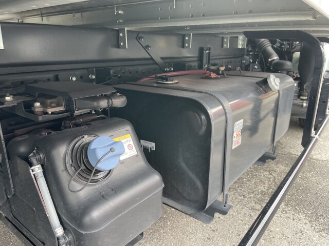 いすゞ　エルフ　アルミバン　低走行　ワイド　跳上ゲート　150馬力