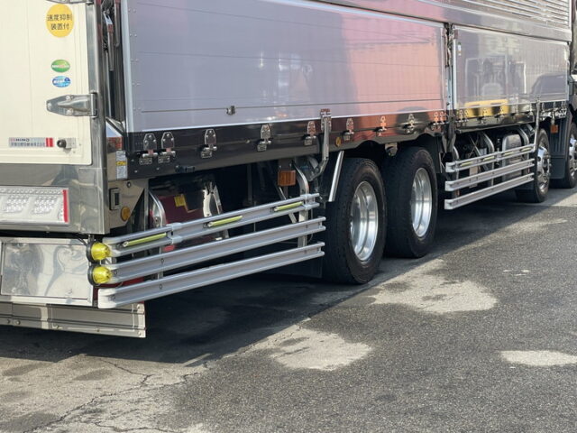 日野：17プロフィア：ハイルーフ：ウィング：メッキ多数：アルミホイール