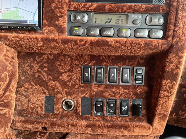 日野：プロフィア：トレーラーヘッド：内装生地張り：ハイルーフ：架装多数：メッキ多数