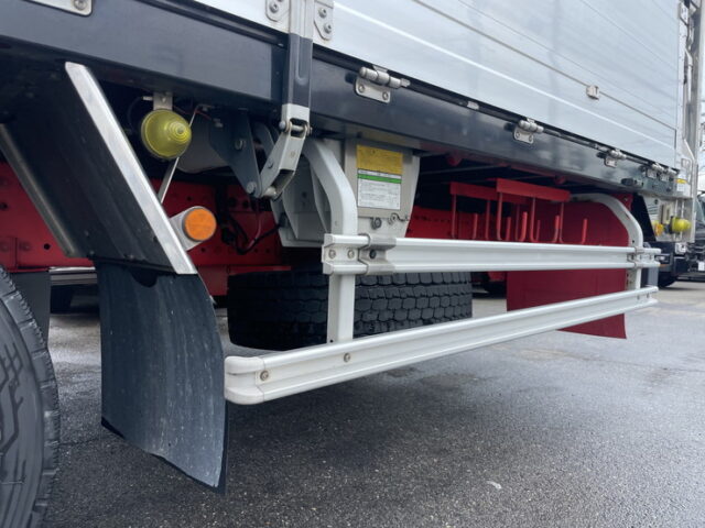 日野：17プロフィア：ハイルーフ：ウィング：メッキ多数：リア門口ステンレス：E13C