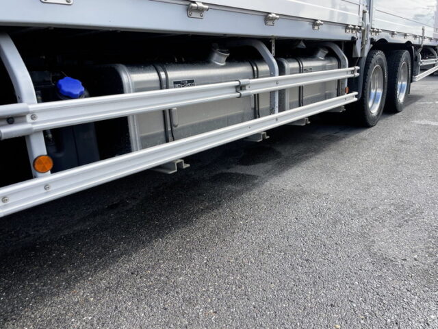 日野：17プロフィア：ハイルーフ：メッキ多数：アルミホイール：リア門口ステンレス