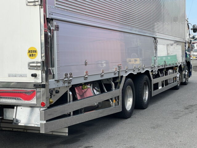 日野：17プロフィア：ハイルーフ：メッキ多数：ステンレス多数：アルミホイール