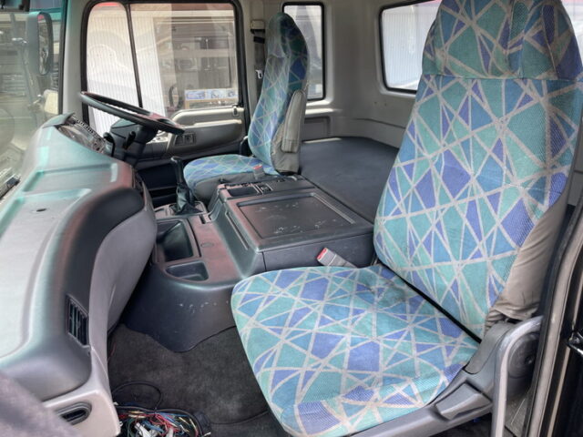 日野：テラヴィ：ハイルーフ：トレーラーヘッド：後輪エアサス：第5輪荷重11.500㎏