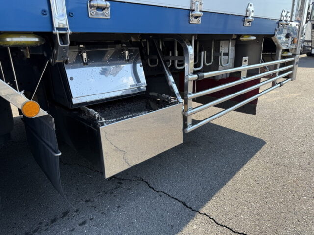 日野：17プロフィア：ハイルーフ：ウィング：メッキ多数：ステンレス多数：リア門口ステンレス