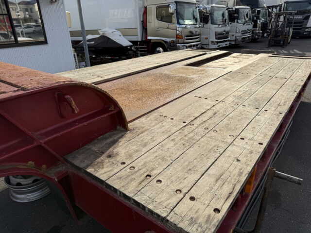 東急：重機運搬用トレーラー：幅2800㎜　荷台長4700㎜：歩みハンガー：8輪