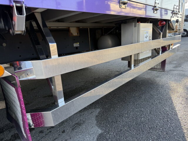 いすゞ：ギガ：ハイルーフ：ウィング：メッキ多数：ステンレス多数：エアローラー