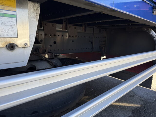 日野：17プロフィア：ハイルーフ：ウィング：メッキ多数：アルミホイール：プロシフト