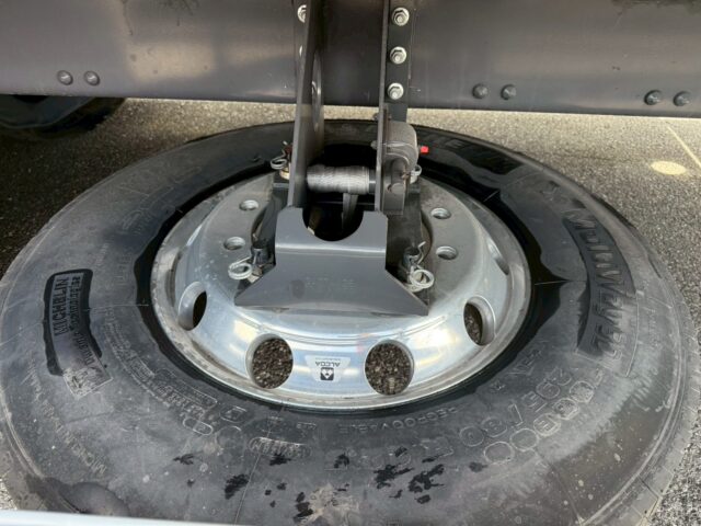 VOLVO：FH：グローブトロッター：ウィング：ブラックウルフホイール：木床