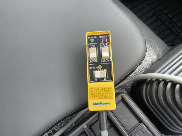 いすゞ：フォワード：登録済未使用：アームロール：3人乗り：ベッドレス：積載3.750㎏