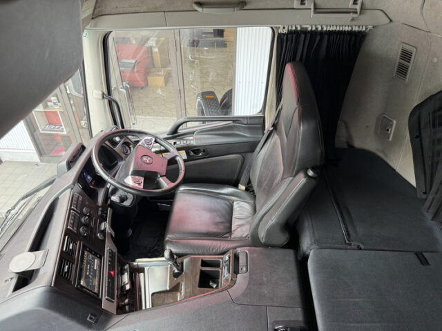 17スーパーグレート：ハイルーフ：トレーラーヘッド：ブタ鼻：第5輪荷重11.500㎏