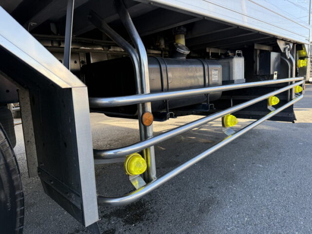 日野：17プロフィア：冷凍バン：メッキ多数：サブエンジン：ジョロ4キーストン