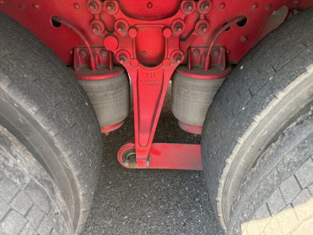 クオン:ハイルーフ:ウィング:メッキ多数:ステンレスバイザー:アルミホイール