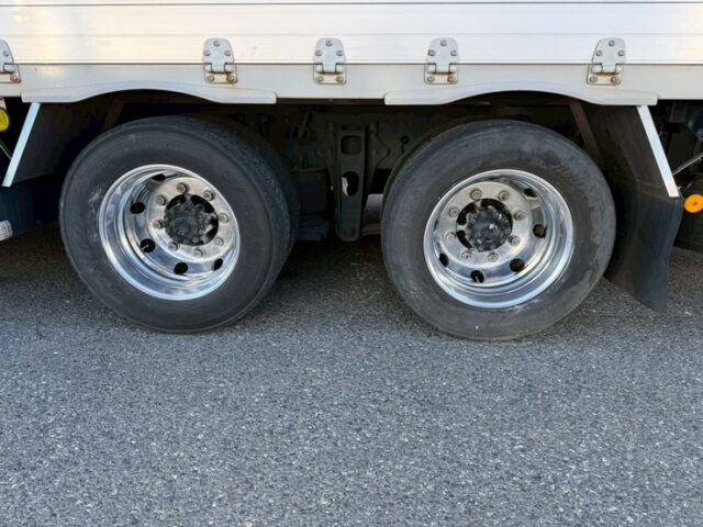 17スーパーグレート:ハイルーフ:ウィング:メッキ多数:アルミホイール:木床