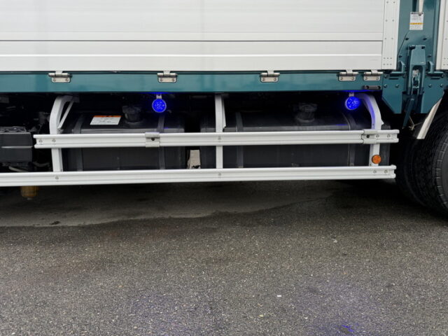 17スーパーグレート：ハイルーフ：ウィング：プレミアムライン：リア門口ステンレス