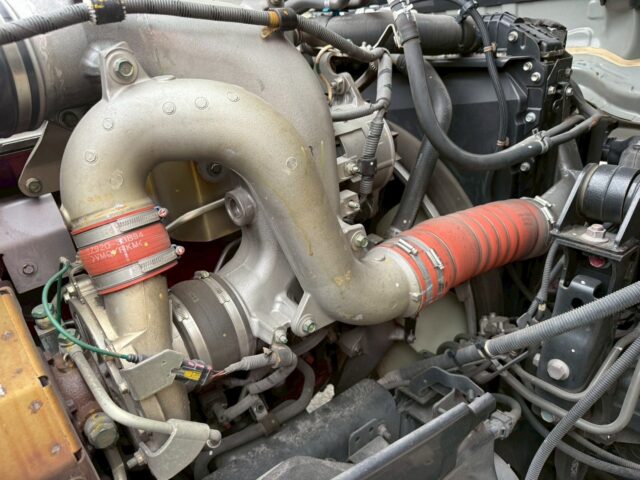 日野:17プロフィア:ハイルーフ:トレーラーヘッド:第5輪荷重11.500㎏:車検7月迄