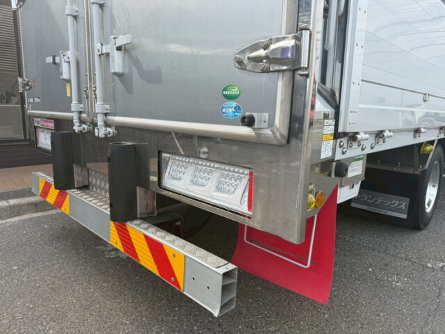 ファイター：冷凍ウィング：アルミシマ床：-30度設定：後輪エアサス：240馬力