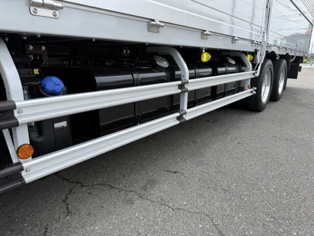 日野：17プロフィア：ハイルーフ：ウィング：未使用：アルミホイール：リア門口ステンレス