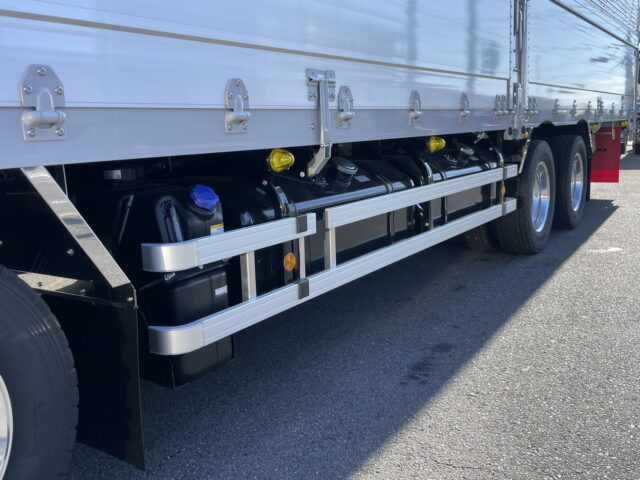 いすゞ　ギガ　ハイルーフ　ウィング　未使用車　アルミホイール　メッキ多数