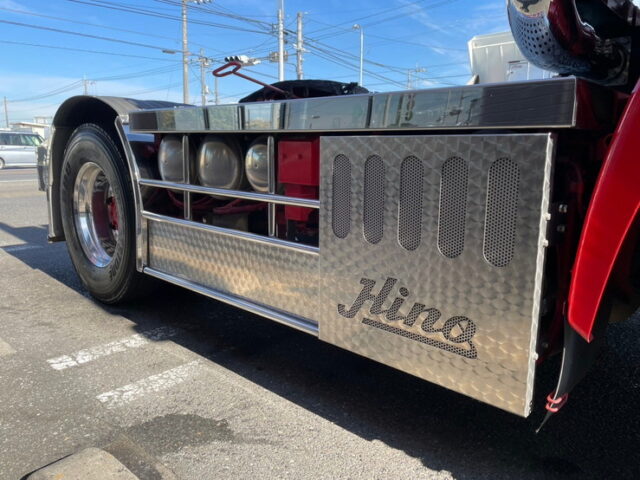 日野　17プロフィア　ヘッド　内装生地張り　ステンレス多数　メッキパーツ多数