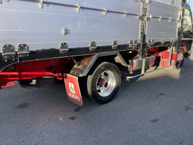 キャンター　平ボデーアルミブロック　標準幅　ロング　6速ＭＴ　生エンジン