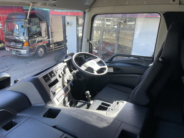 17スーパーグレート　ハイルーフ　トレーラーヘッド　460馬力　第5輪荷重11.500㎏