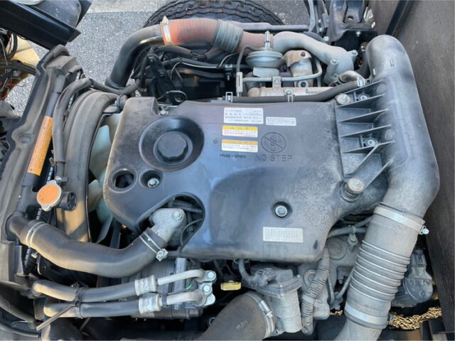 いすゞ：エルフ：平アルミブロック（70㎝）６速MT：フロントバイザー：ミラーステー：アルミホイール：架装多数　