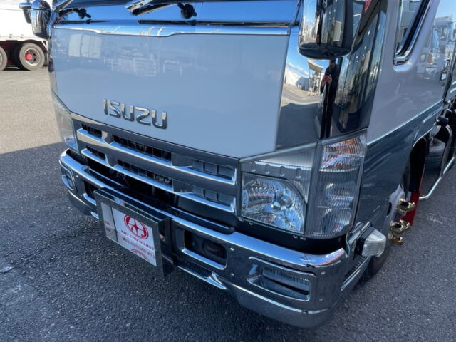 いすゞ　エルフ　平ボディ　5MT　フロントバイザー　プロテク縞板　木床　内装生地張り
