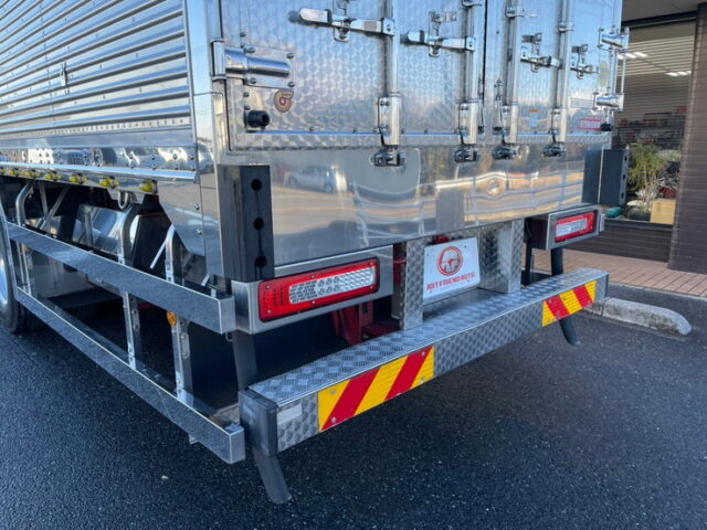 UD クオン：ハイルーフ：冷凍バン：トレクス造りボデー：横扉：ステンレス多数：AT