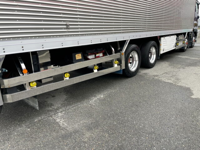 いすゞ　ギガ　ハイルーフ　冷凍バン　4軸　左観音扉2枚　サブエンジン　ジョロ４キーストン