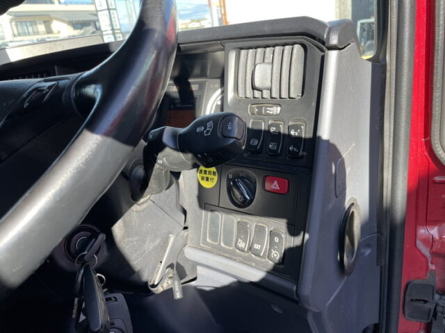 スカニア：R580：トレーラーヘッド：ダブル：V8：煙突マフラー：架装多数