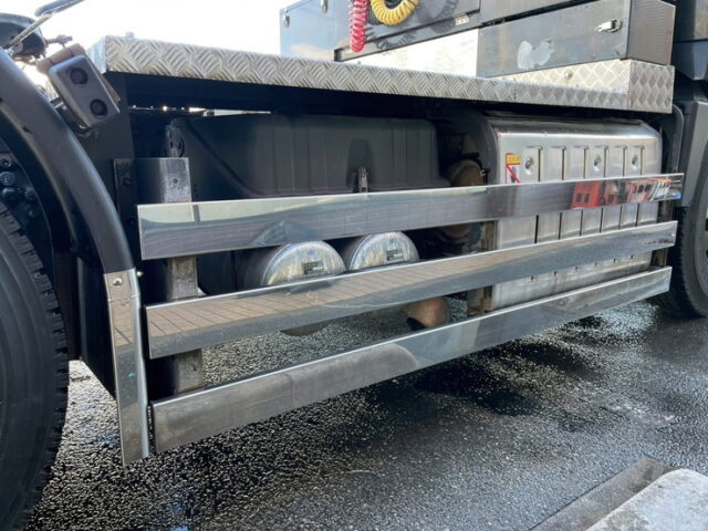 三菱ふそう　スーパーグレート　トレーラーヘッド　ハイルーフ　AT　ステンレスサイドバンパー
