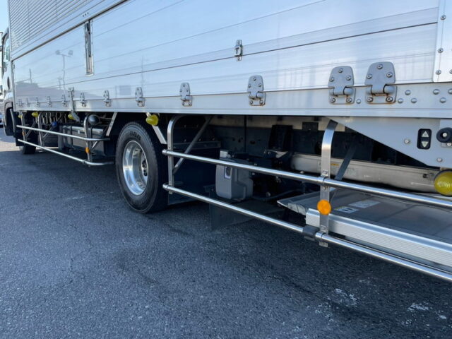 いすゞ:フォワード:ワイド:210馬力:アルミウィング:格納パワーゲート:リアエアサス:アルミホイール