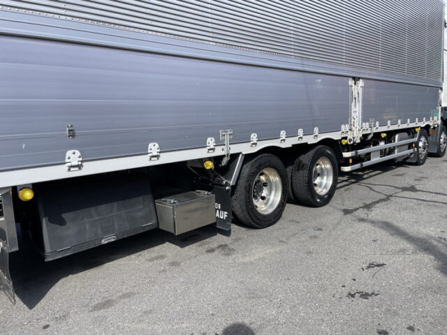 日野　17プロフィア　ハイルーフ　ウィング　後輪エアサス　380馬力