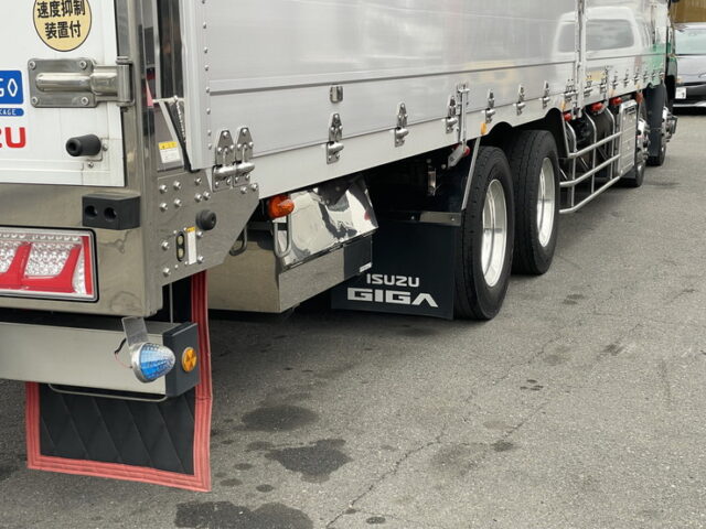 いすゞ　ギガ　ウィング　メッキ多数　ステンレス多数　アルミホイール