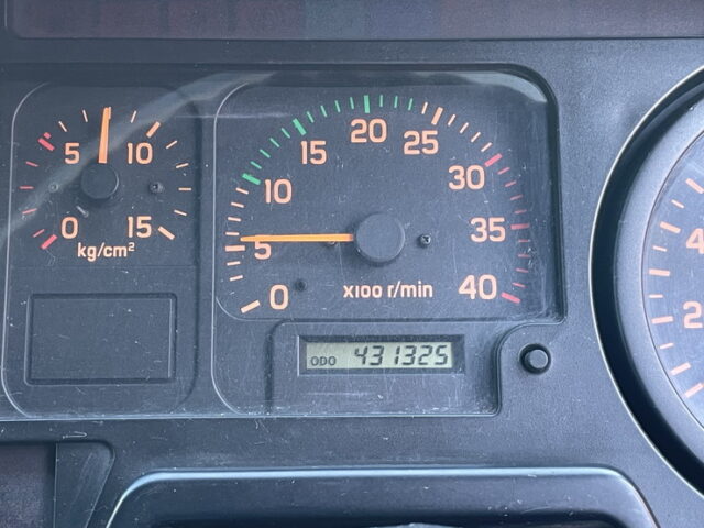 【委託販売車両】いすゞ：フォワード：205馬力：6MT：リア門口ステンレス：木床：ロケット：舟形バンパー：ステンレス多数　