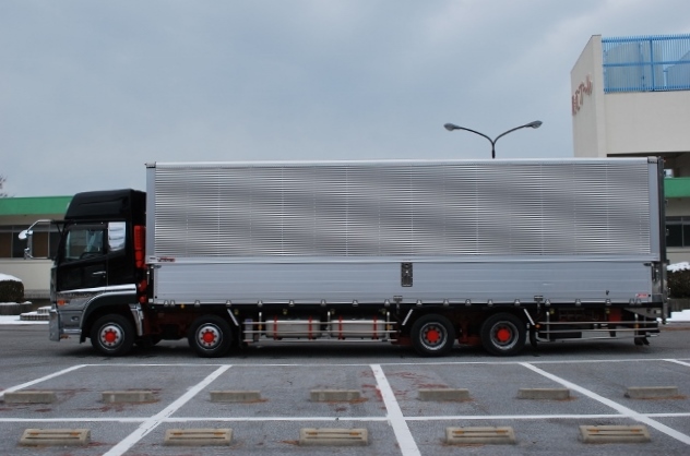 【176】UDトラックス　クオン　低床　アルミウイング　ハイルーフ