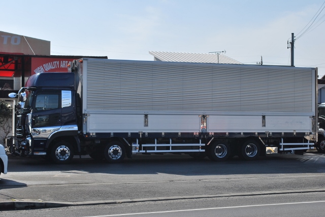 【192】ＵＤトラックス　クオン　低床　アルミウイング　ハイルーフ