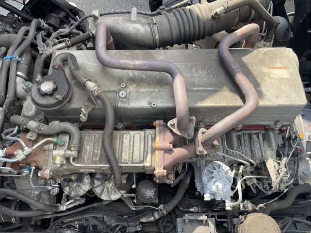 日野　プロフィア　ハイルーフ　ウィング　アルミホイール　ステンレスサイドバンパー　リア門口ステンレス　　