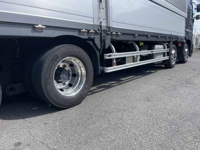 日野　17プロフィア　ハイルーフ　ウィング　リア門口ステンレス　アルミホイール