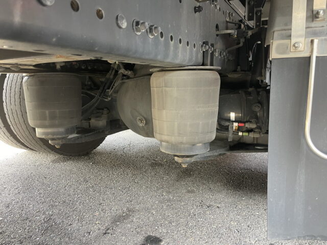 日野：17プロフィア：ハイルーフ：ウィング：メッキ多数：アルミホイール