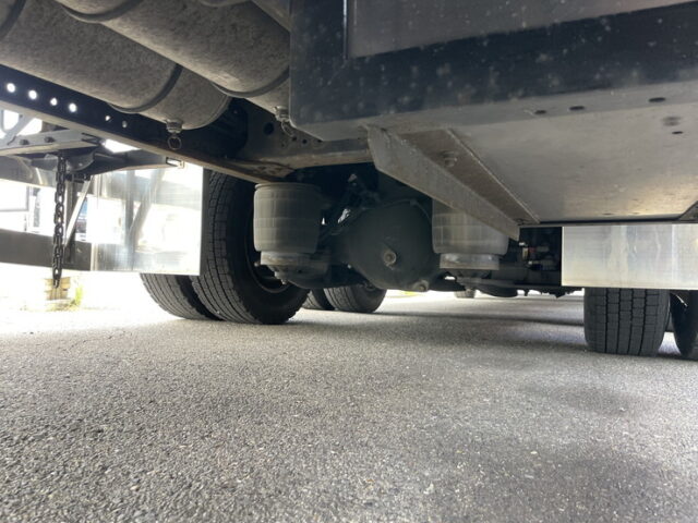 日野：17プロフィア：ハイルーフ：メッキ多数：ステンレス多数：アルミホイール