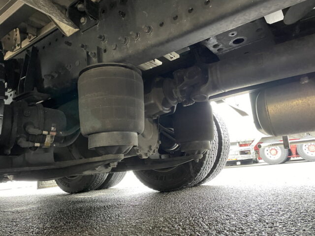 日野：17プロフィア：アルミウィング：ハイルーフ：7MT：リア門口ステンレス：アルミホイール：フロントバイザー ステンレス多数