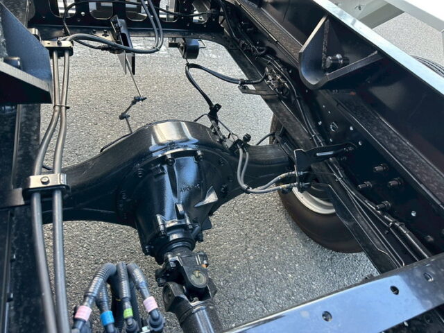 いすゞ：フォワード：登録済未使用：アームロール：3人乗り：ベッドレス：積載3.750㎏