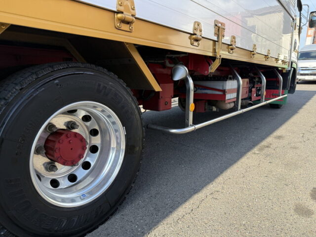 いすゞ：フォワード：6200ワイド：ウィング：木床：アルミホイール：240馬力：エアサス